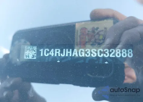 2025 Jeep Grand Cherokee Laredo X 4X4 z USA, uszkodzony, nr VIN 1C4RJHAG3SC328884